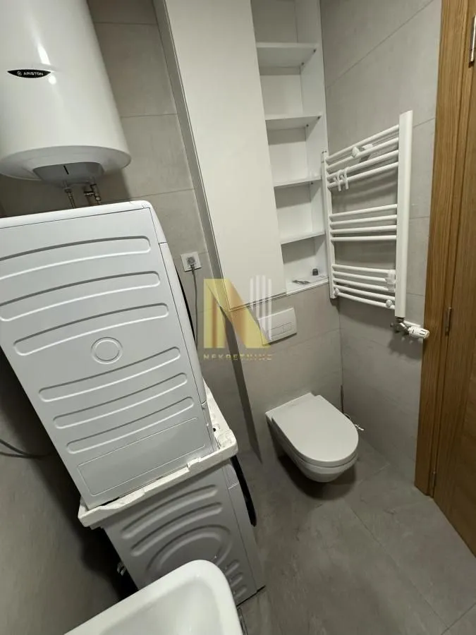 Izdavanje, dvosoban stan, 58m², Centar, Novi Sad