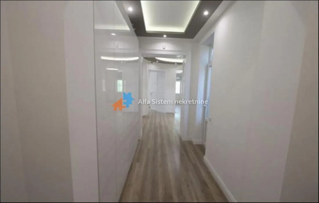 Izdavanje, poslovni prostor, 130m², Vračar Hram, Vračar Sve Podlokacije