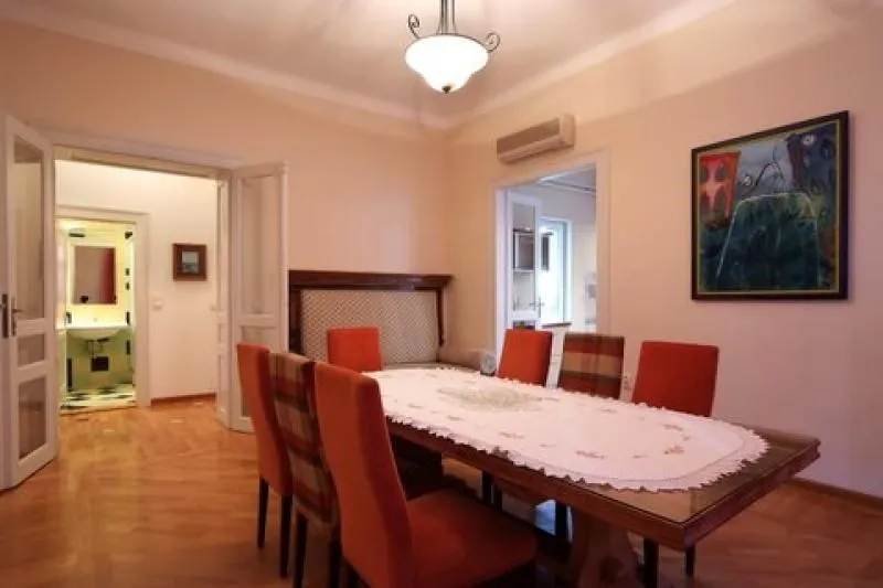 Izdavanje, stan, 160m², Stari Grad, Beograd
