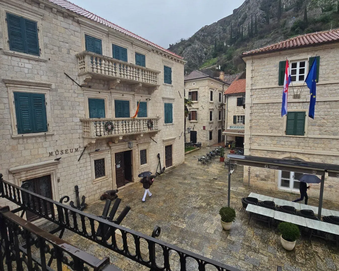 Izdavanje, poslovni prostor, 100m², Stari Grad Kotor, Kotor