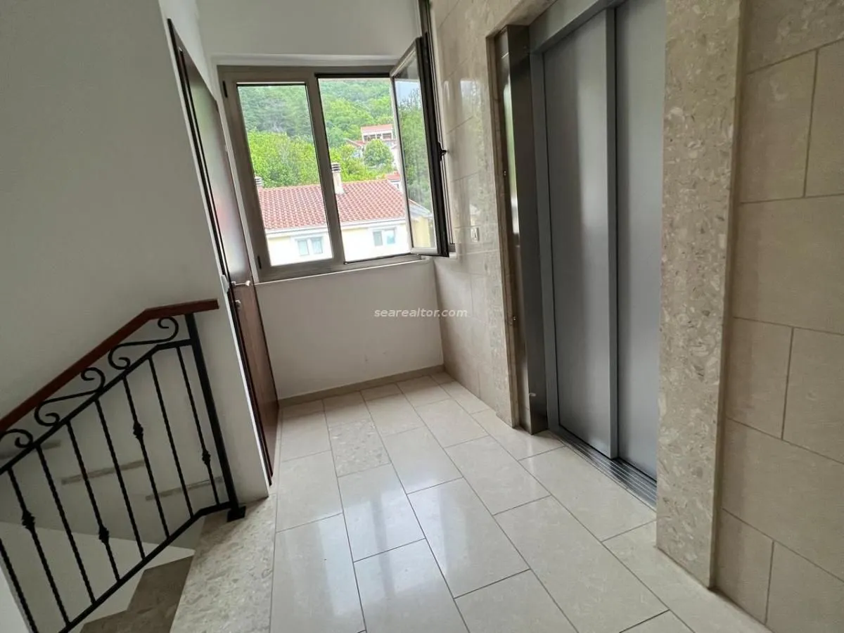 Prodaja, jednosoban stan, 55m², Tivat, Crna Gora