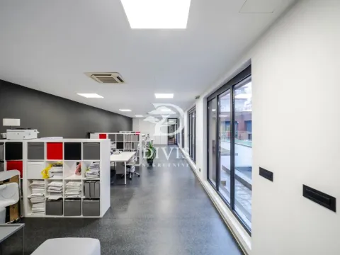 Rent, office space, 303m², Donji Dorćol, Dorćol Sve Podlokacije - image 2