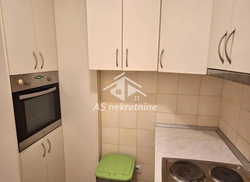 Izdavanje, četvorosoban stan, 105m², Crveni Krst, Beograd