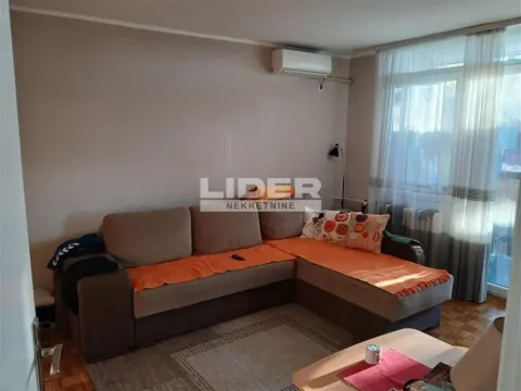 Prodaja, trosoban stan, 80m², Borča 1, Borča Sve Podlokacije - image 1