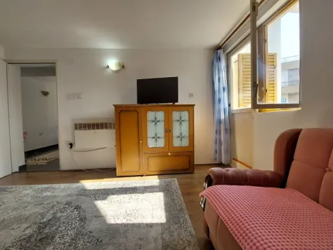 Rent, two bedroom apartment, 70m², Kalimanj, Tivat - image 4