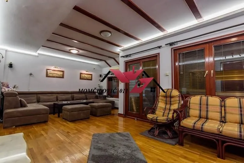 Prodaja, četvorosoban stan, 104m², Bajlonijeva Pijaca, Beograd