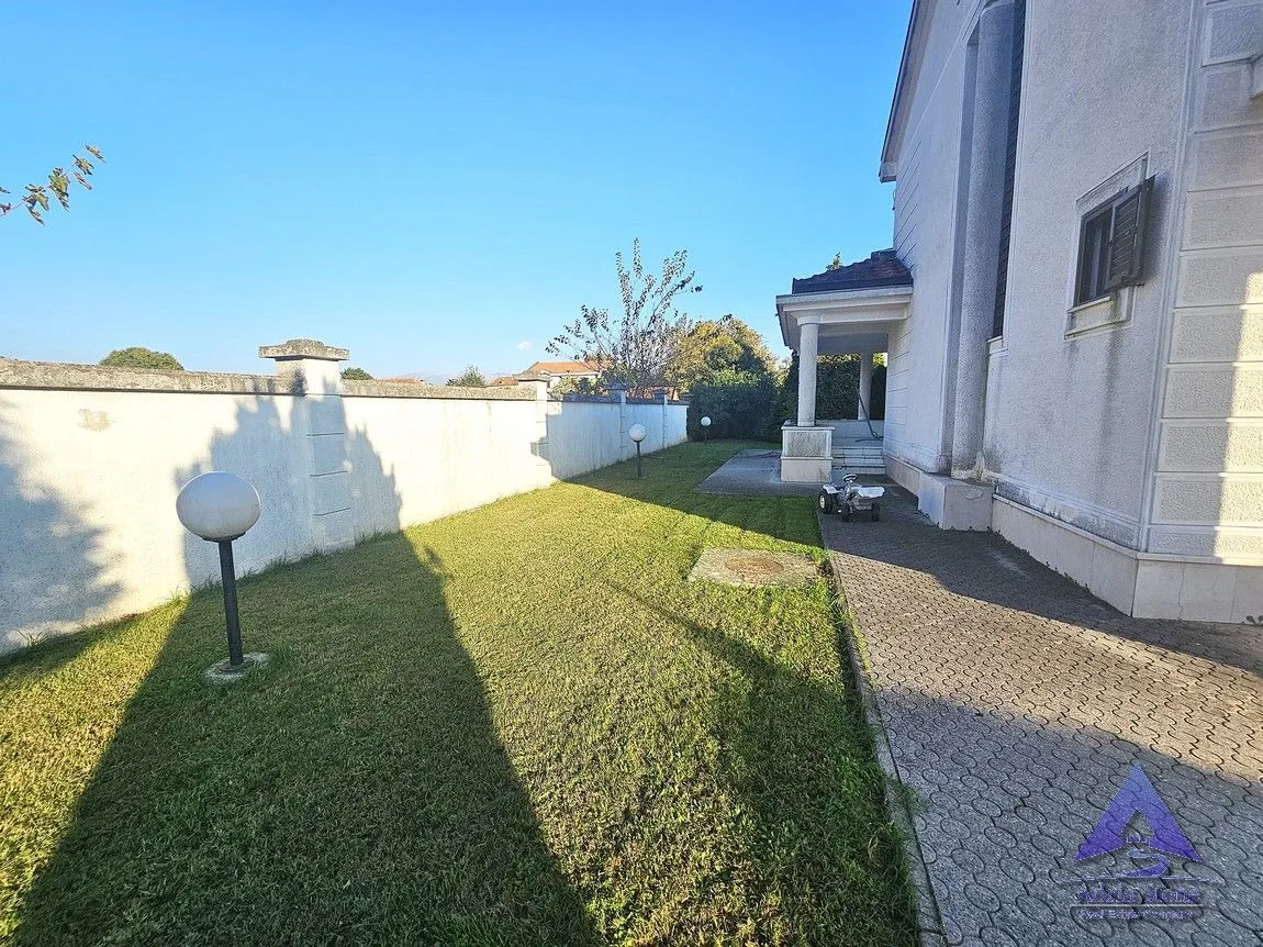 Sale, house, 308m², Tološi, Podgorica