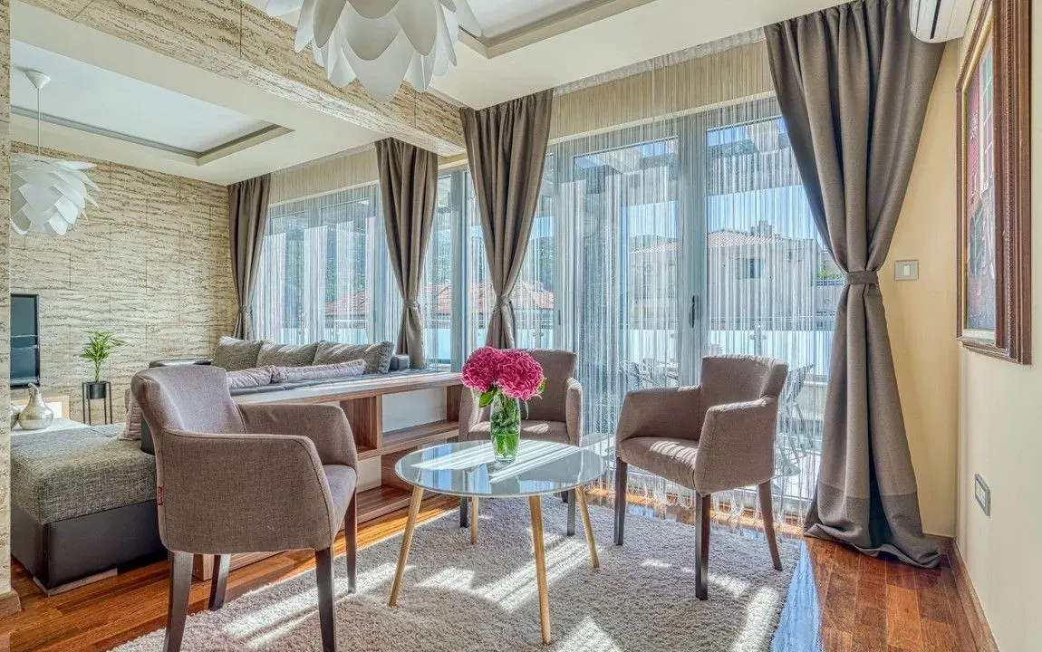 Sale, four bedroom apartment, 188m², Rozino, Budva