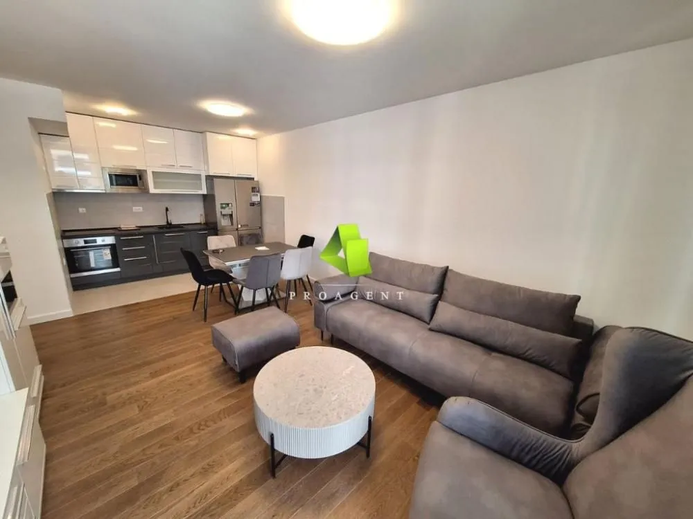 Prodaja, trosoban stan, 76m², Medijana, Niš