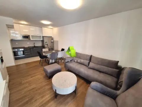 Prodaja, trosoban stan, 76m², Medijana, Niš