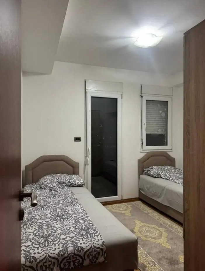 Rent, three bedroom apartment, 90m², 1 maj, Podgorica