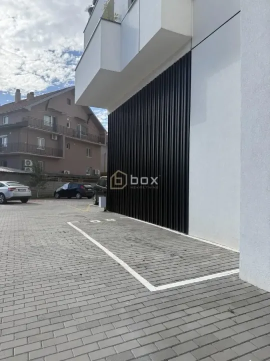Rent, parking/garage, 11m², Pantelej, Niš
