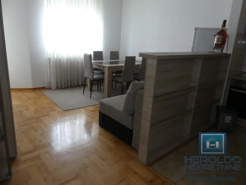 Prodaja, četvorosoban stan, 105m², Vašarište, Jagodina