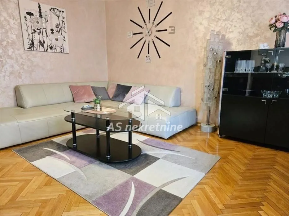 Izdavanje, trosoban stan, 85m², Slavija, Vračar Sve Podlokacije