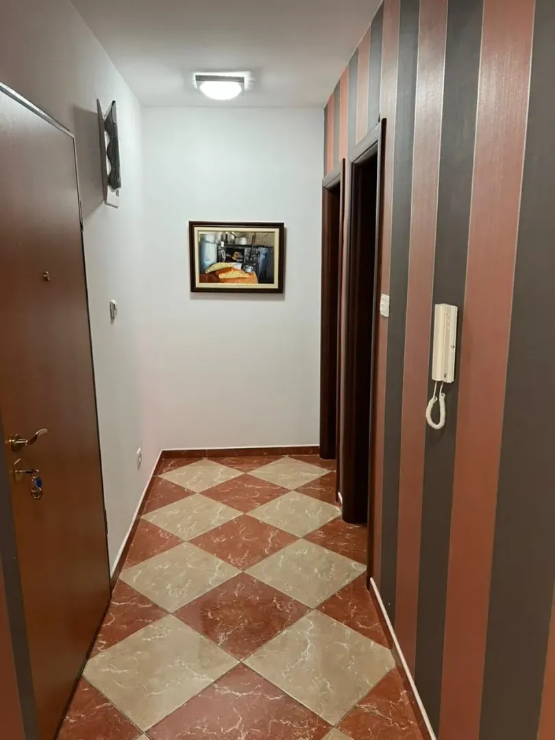 Izdavanje, trosoban stan, 80m², City Kvart, Podgorica