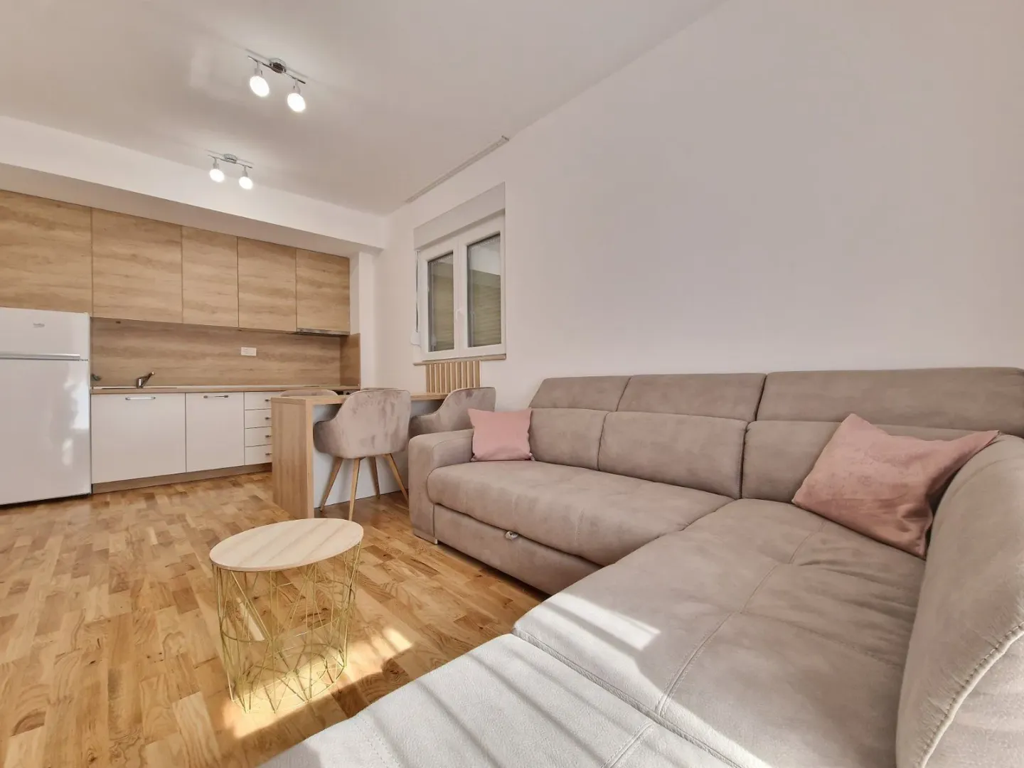 Izdavanje, jednosoban stan, 46m², Bečići, Budva