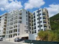 Izdavanje, jednosoban stan, 50m², Bečići, Budva - image 1