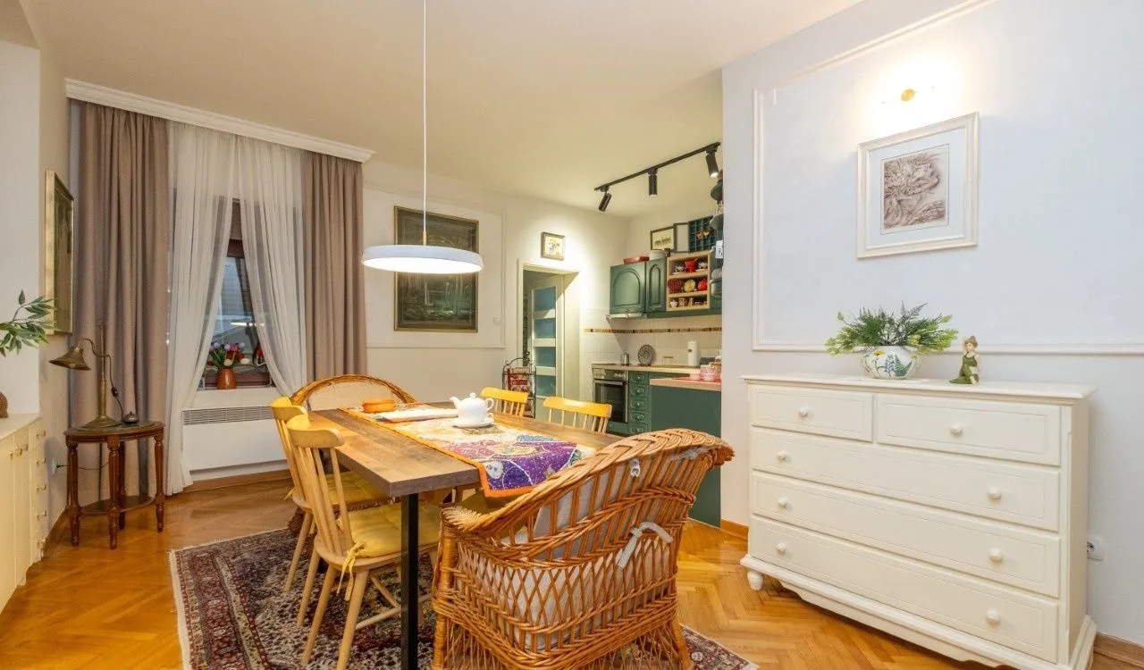 Izdavanje, trosoban stan, 145m², Momišići, Podgorica