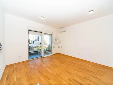 Izdavanje, jednosoban stan, 43m², Stari Aerodrom, Podgorica - image 3