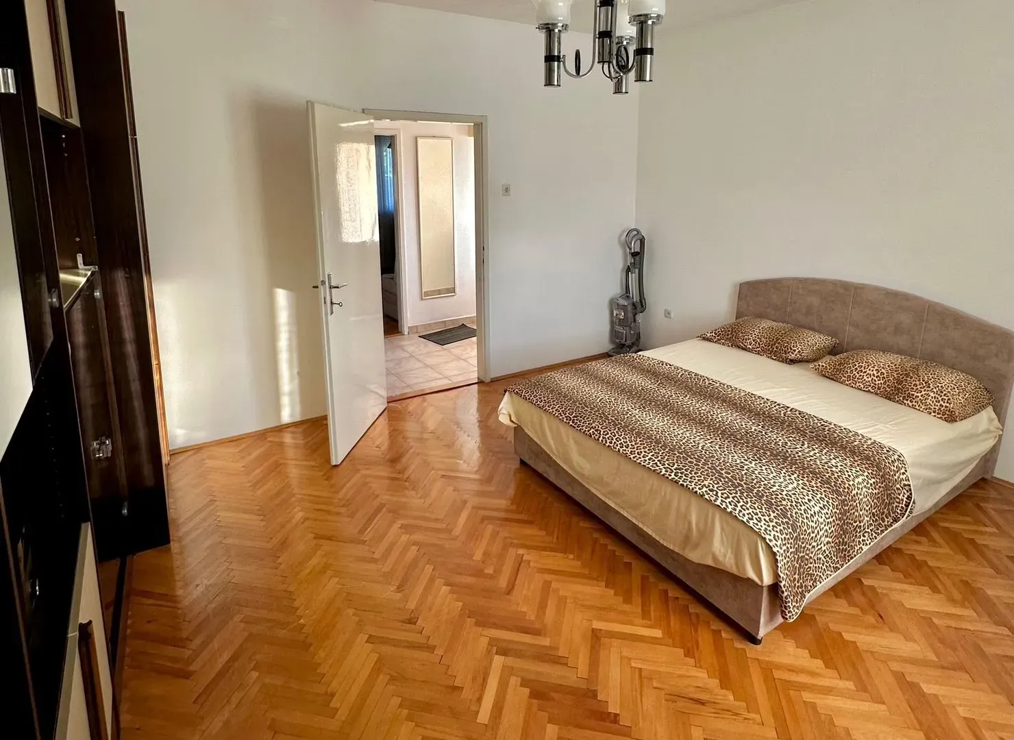 Izdavanje, trosoban stan, 107m², Masline, Podgorica