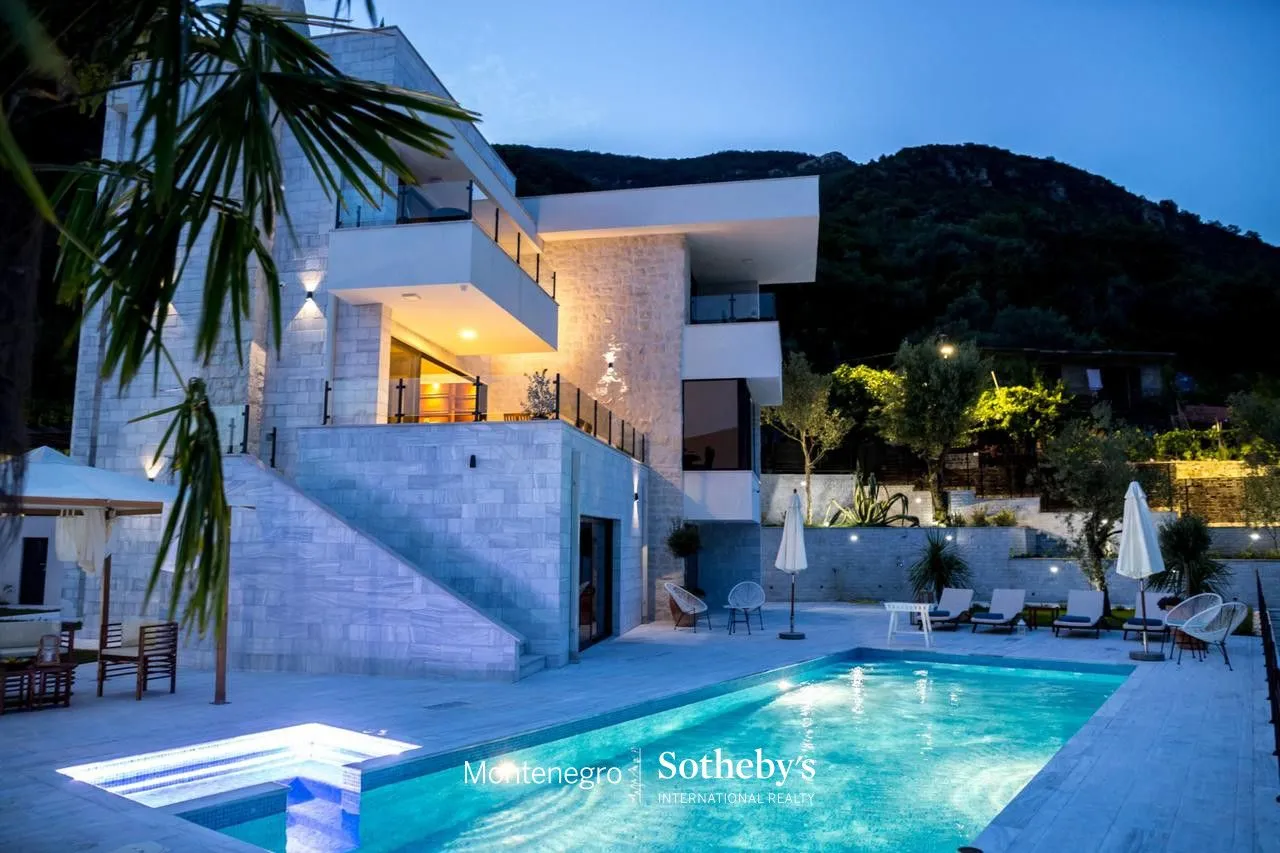 Prodaja, kuća, 350m², Đenovići, Herceg Novi