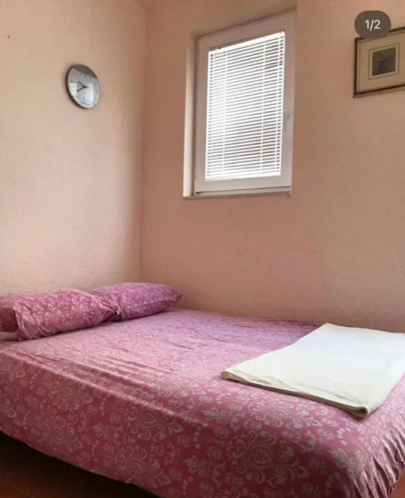 Smaller bedroom with a double bed and a window.