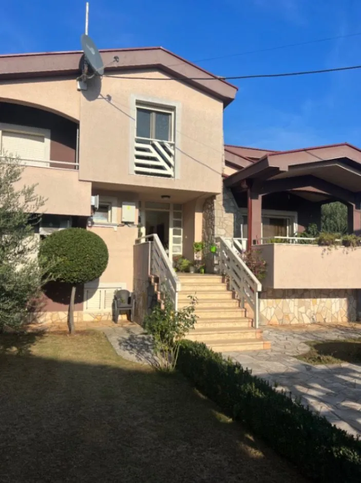 Izdavanje, kuća, 270m², Dalmatinska ulica, Podgorica