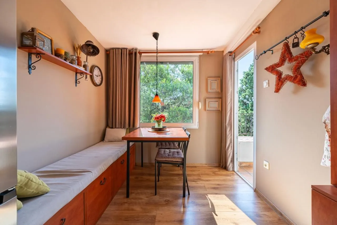 Dining area with a built-in bench, table, and access to the terrace.