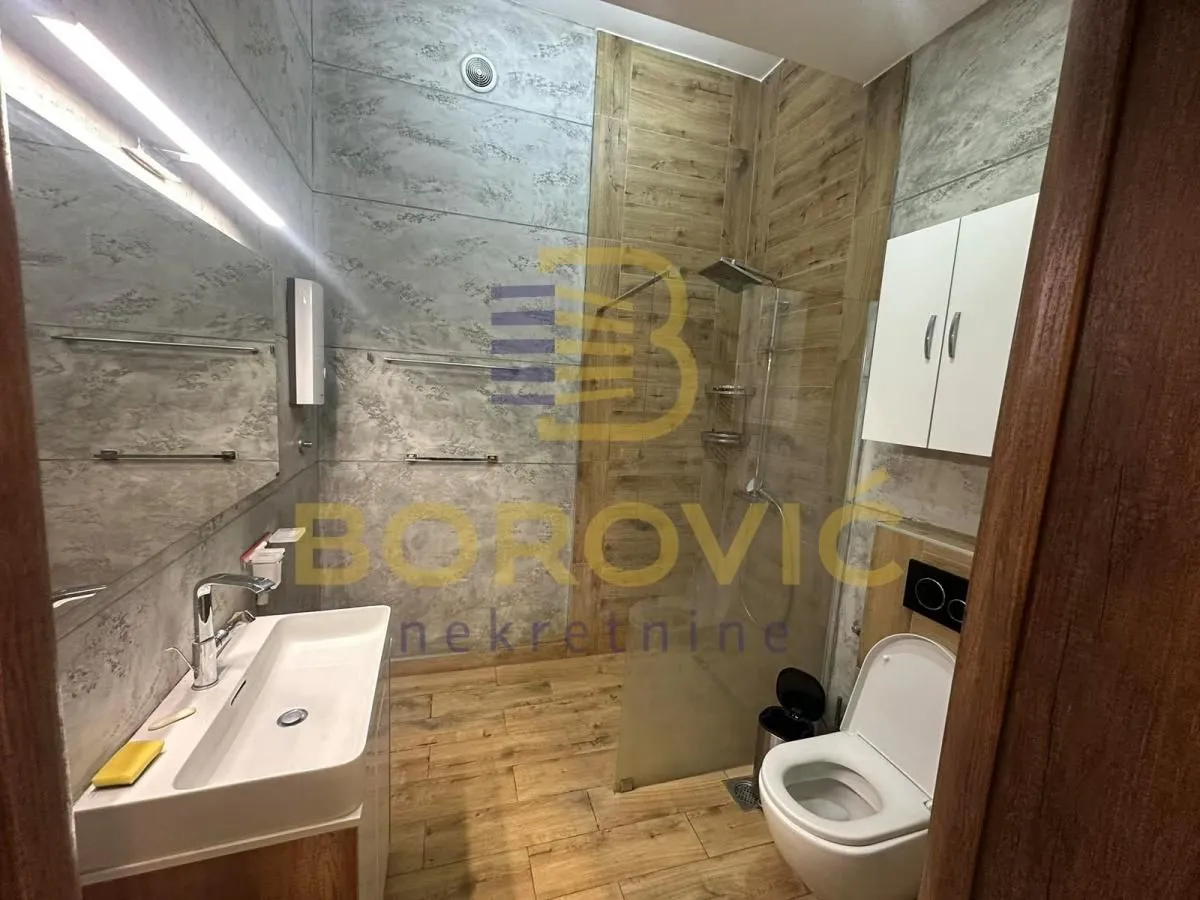 Izdavanje, četvorosoban stan, 100m², Savski Venac, Beograd
