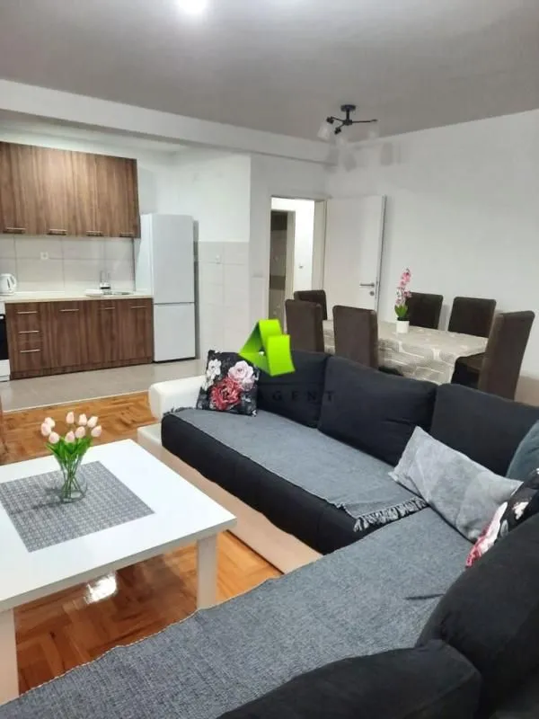 Izdavanje, trosoban stan, 76m², Palilula, Niš