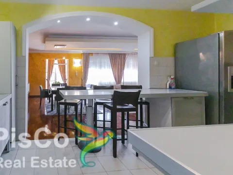 Izdavanje, trosoban stan, 170m², Gorica C, Podgorica - image 12