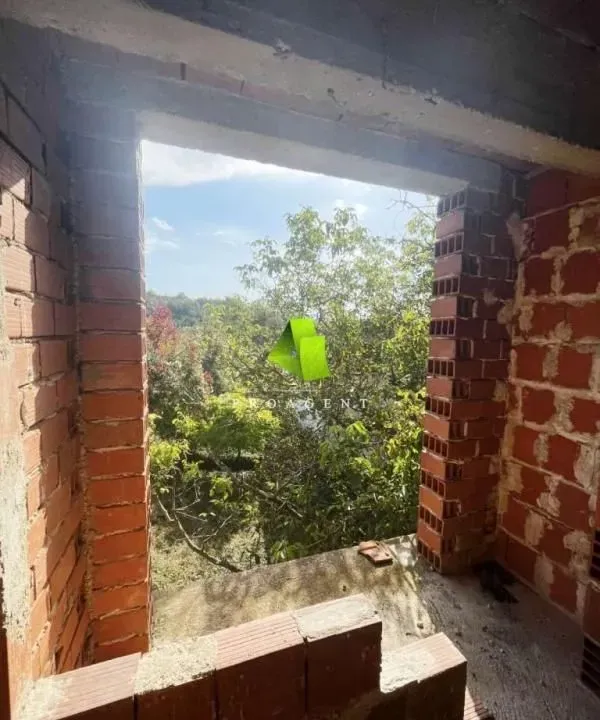 Prodaja, kuća, 174m², Gadžin Han, Srbija