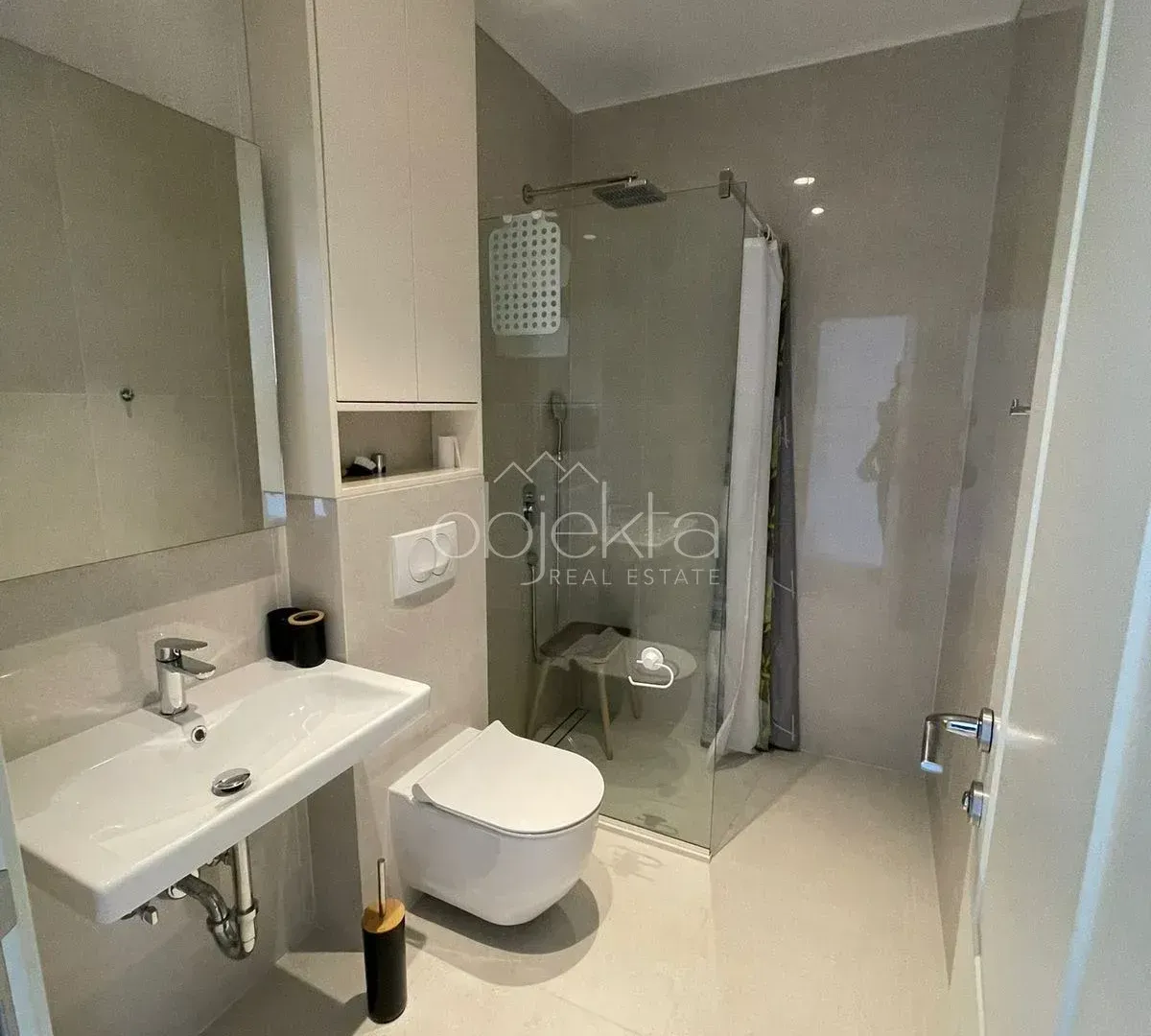 Izdavanje, stan, 159m², Tivat, Crna Gora