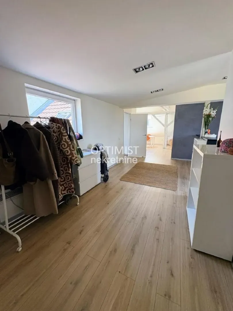 Izdavanje, trosoban stan, 64m², Kosančićev Venac, Beograd