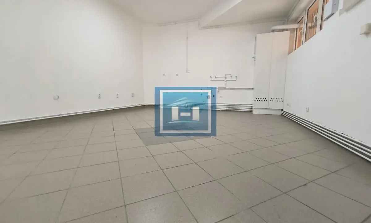 Izdavanje, poslovni prostor, 130m², Centar, Ćuprija