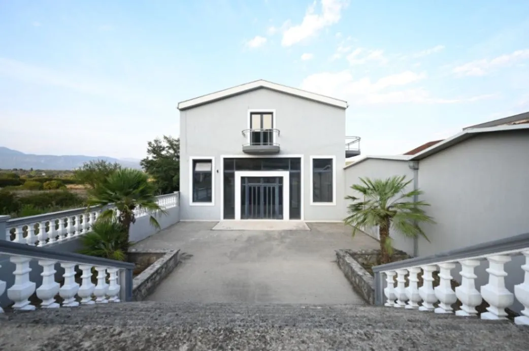 Izdavanje, poslovni prostor, 1600m², Podgorica, Crna Gora