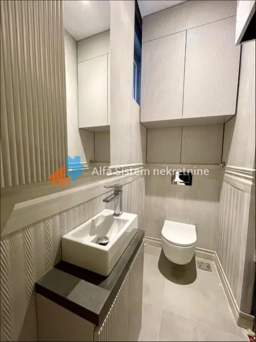 Izdavanje, četvorosoban stan, 153m², Savski Venac, Beograd