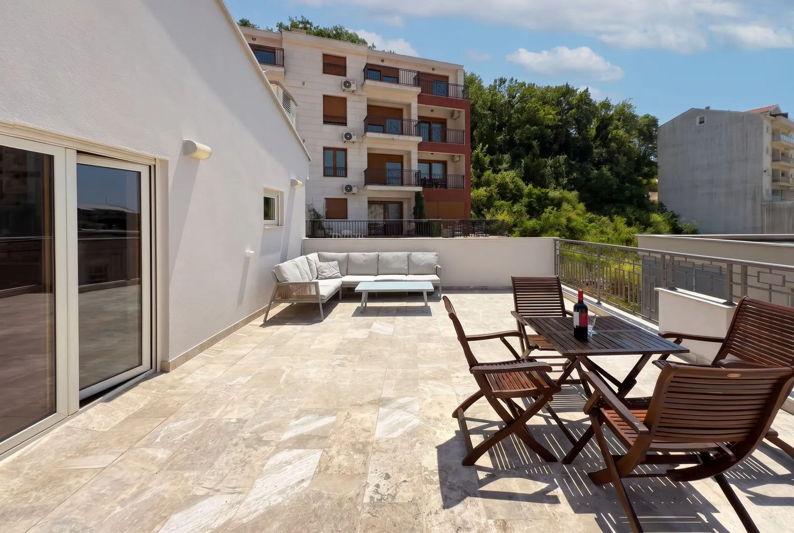 Rent, three bedroom apartment, 136m², Pržno, Budva