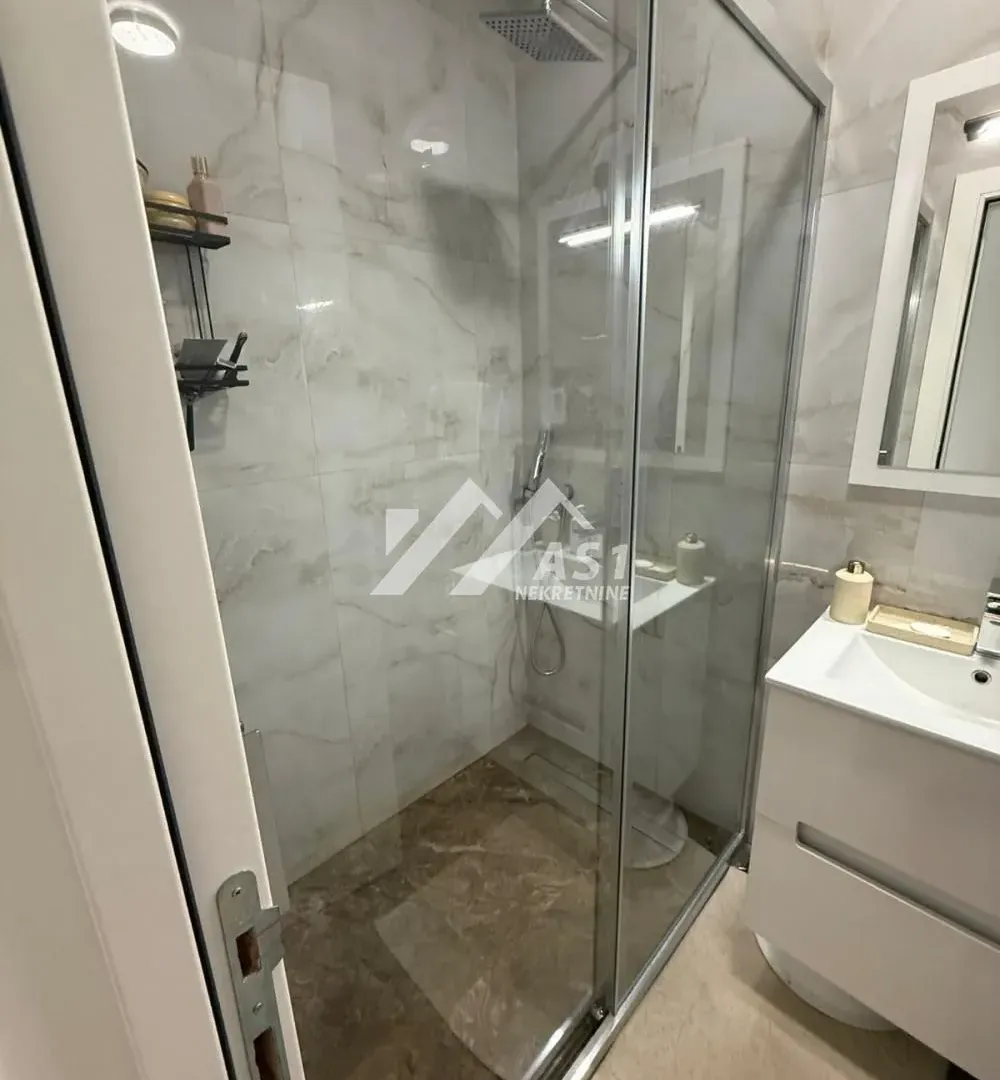 Izdavanje, četvorosoban stan, 88m², Novi Sad Sve Podlokacije, Novi Sad