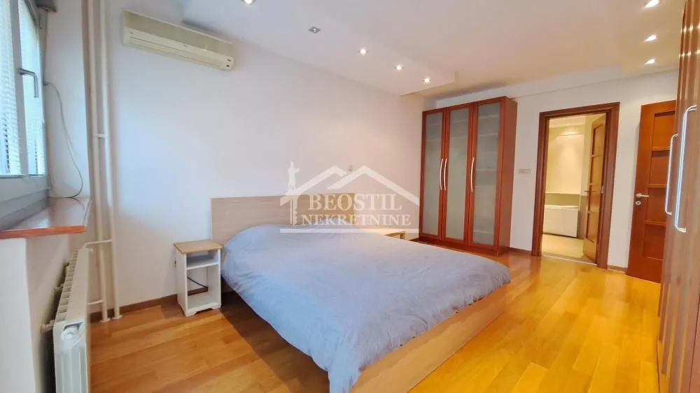 Rent, four bedroom apartment, 156m², Vračar Sve Podlokacije, Beograd