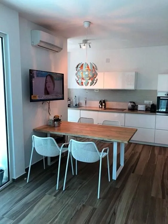 Rent, two bedroom apartment, 83m², Bečići, Budva