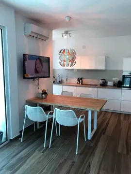 Rent, two bedroom apartment, 83m², Bečići, Budva - image 5