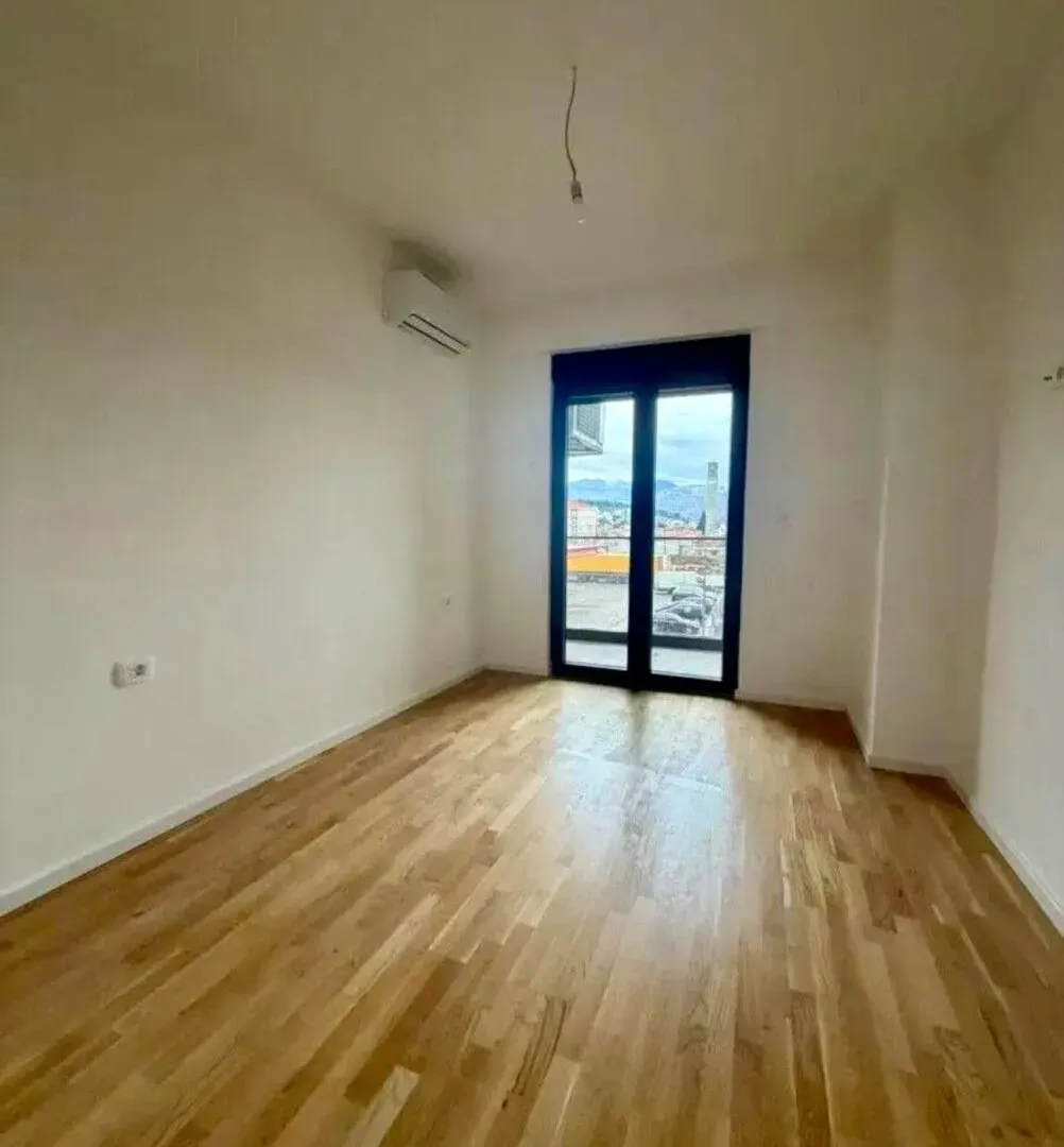 Prodaja, trosoban stan, 83m², Stari Aerodrom, Podgorica