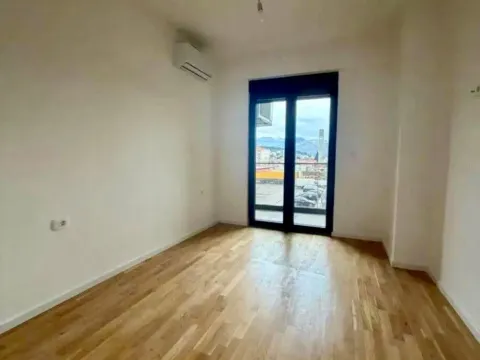 Prodaja, trosoban stan, 83m², Stari Aerodrom, Podgorica - image 5