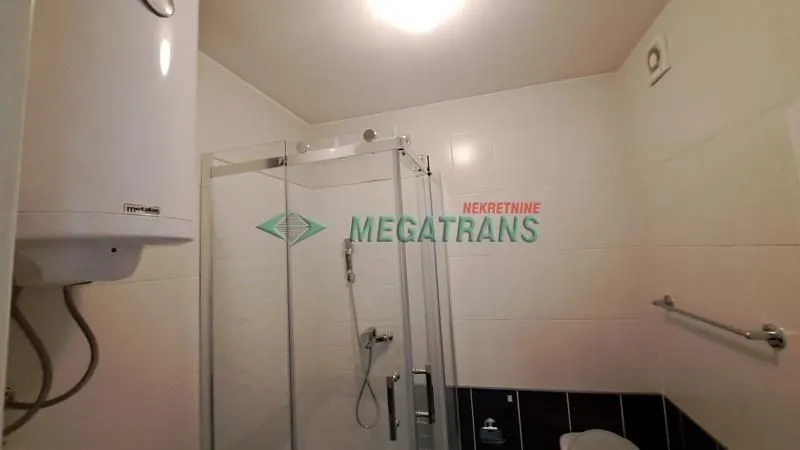 Izdavanje, dvosoban stan, 42m², Centar, Novi Sad