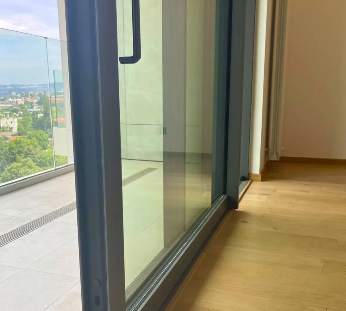 Izdavanje, trosoban stan, 81m², Stari grad, Novi Sad