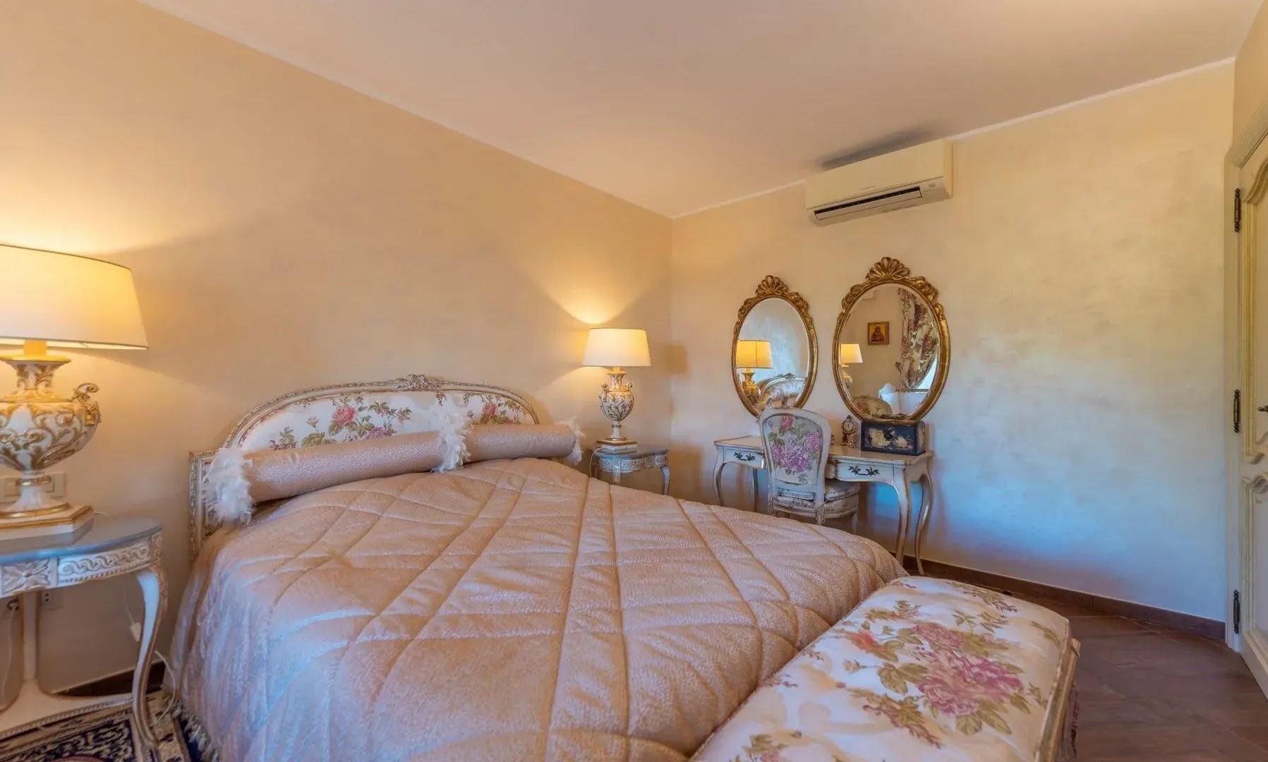 Sale, house, 485m², Sveti Stefan, Budva