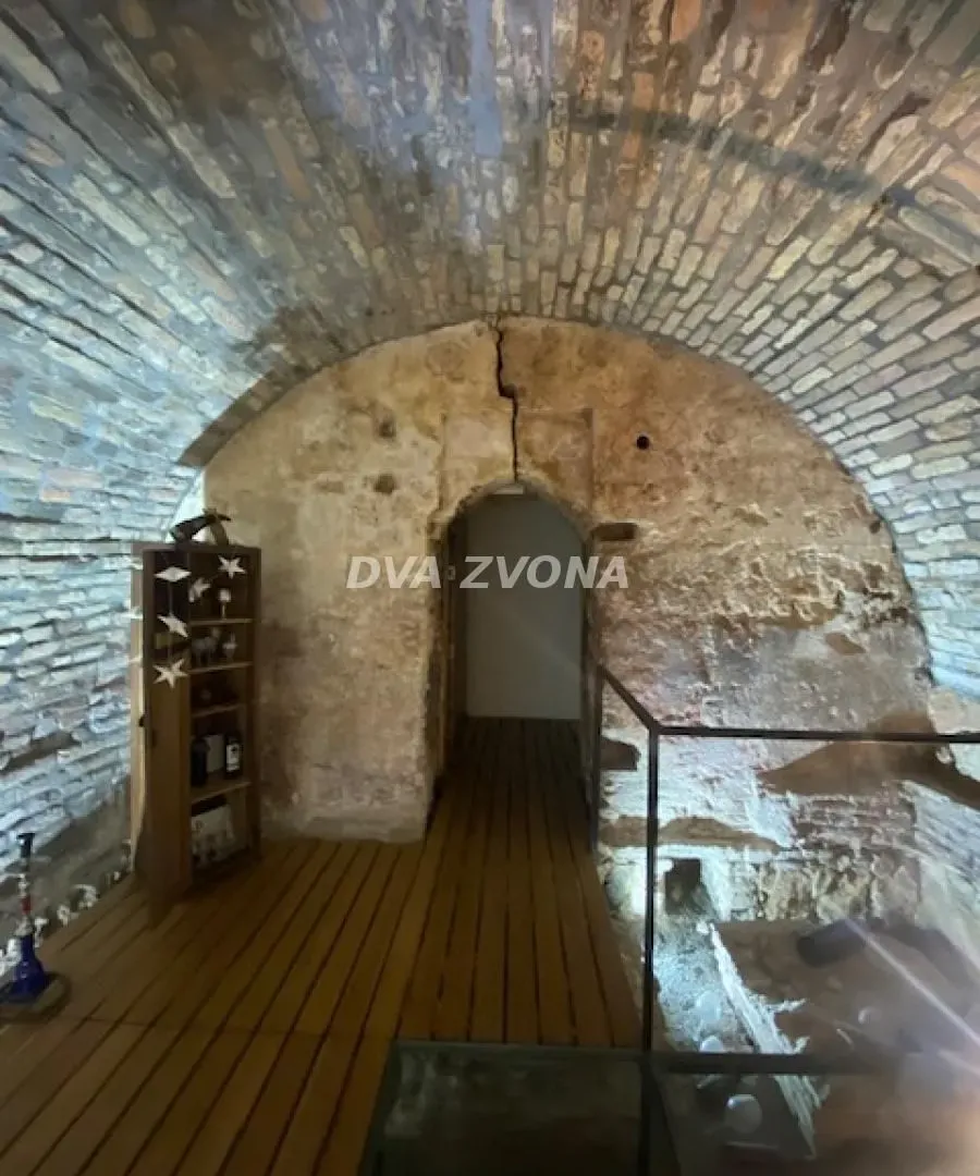 Prodaja, ugostiteljski objekat, 630m², Stari Slankamen, Inđija
