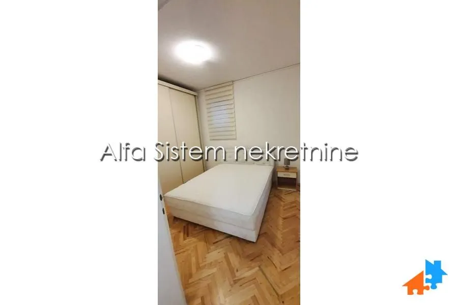 Izdavanje, četvorosoban stan, 120m², Savski Venac, Beograd