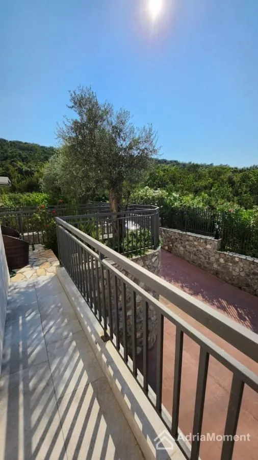 Prodaja, jednosoban stan, 77m², Đuraševići, Tivat